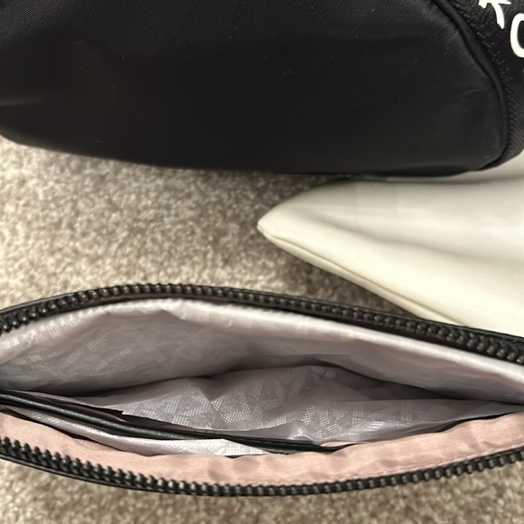 Black-and-white Michael Kors make up bag and wristlet  brand new never used - Picture 8 of 11